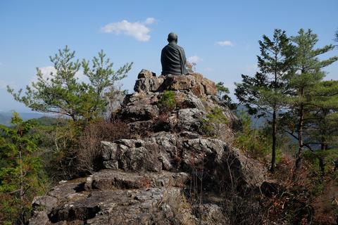 大瀧嶽で修業中の空海の像.JPG